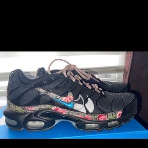 Customized air max plus